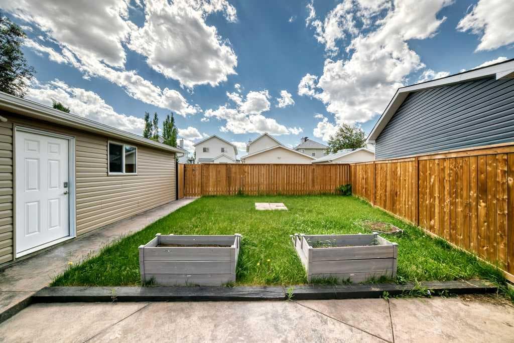 222 Covewood Close NE