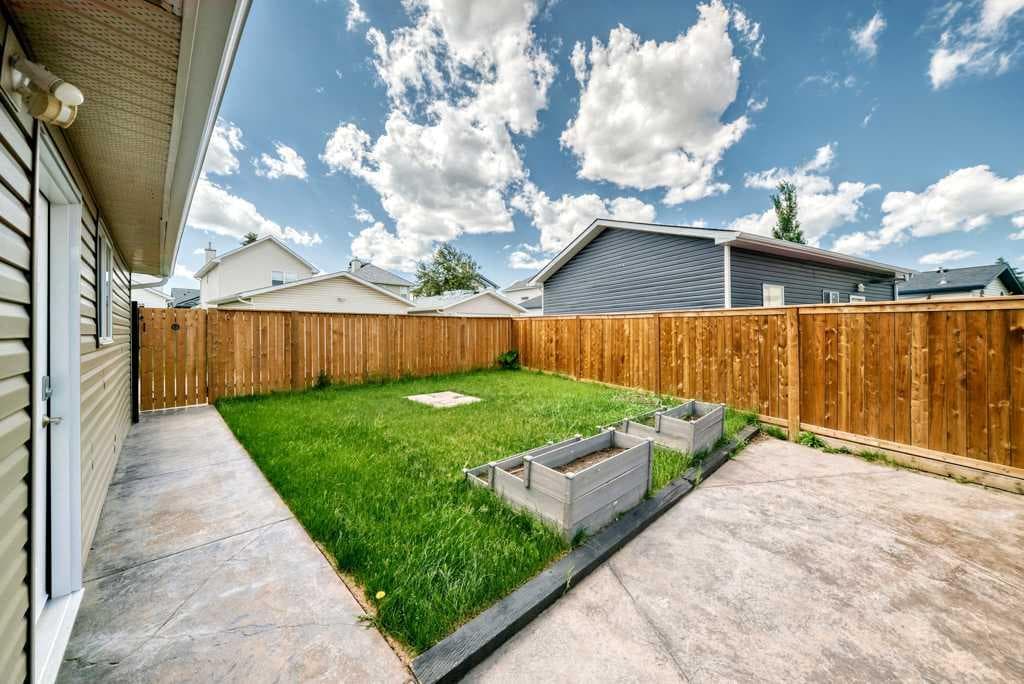 222 Covewood Close NE