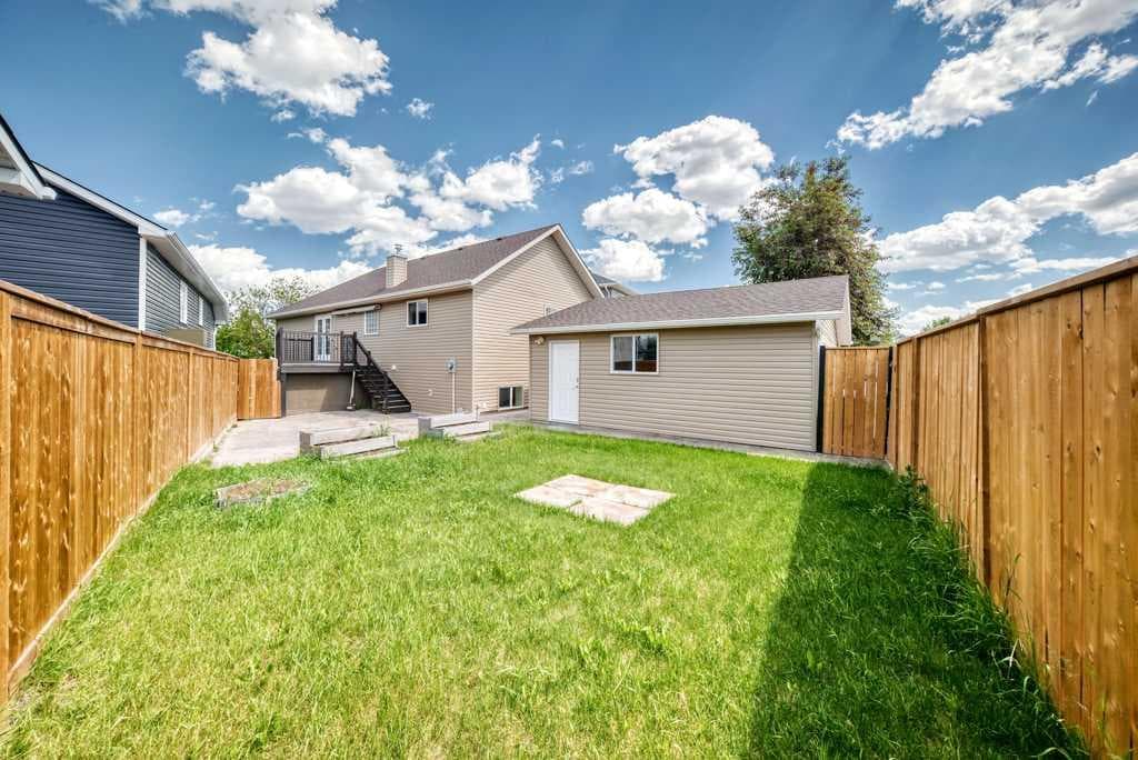 222 Covewood Close NE