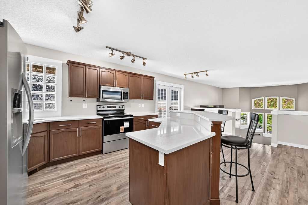 222 Covewood Close NE