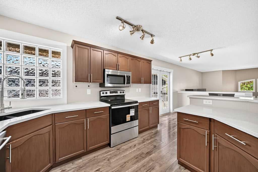 222 Covewood Close NE
