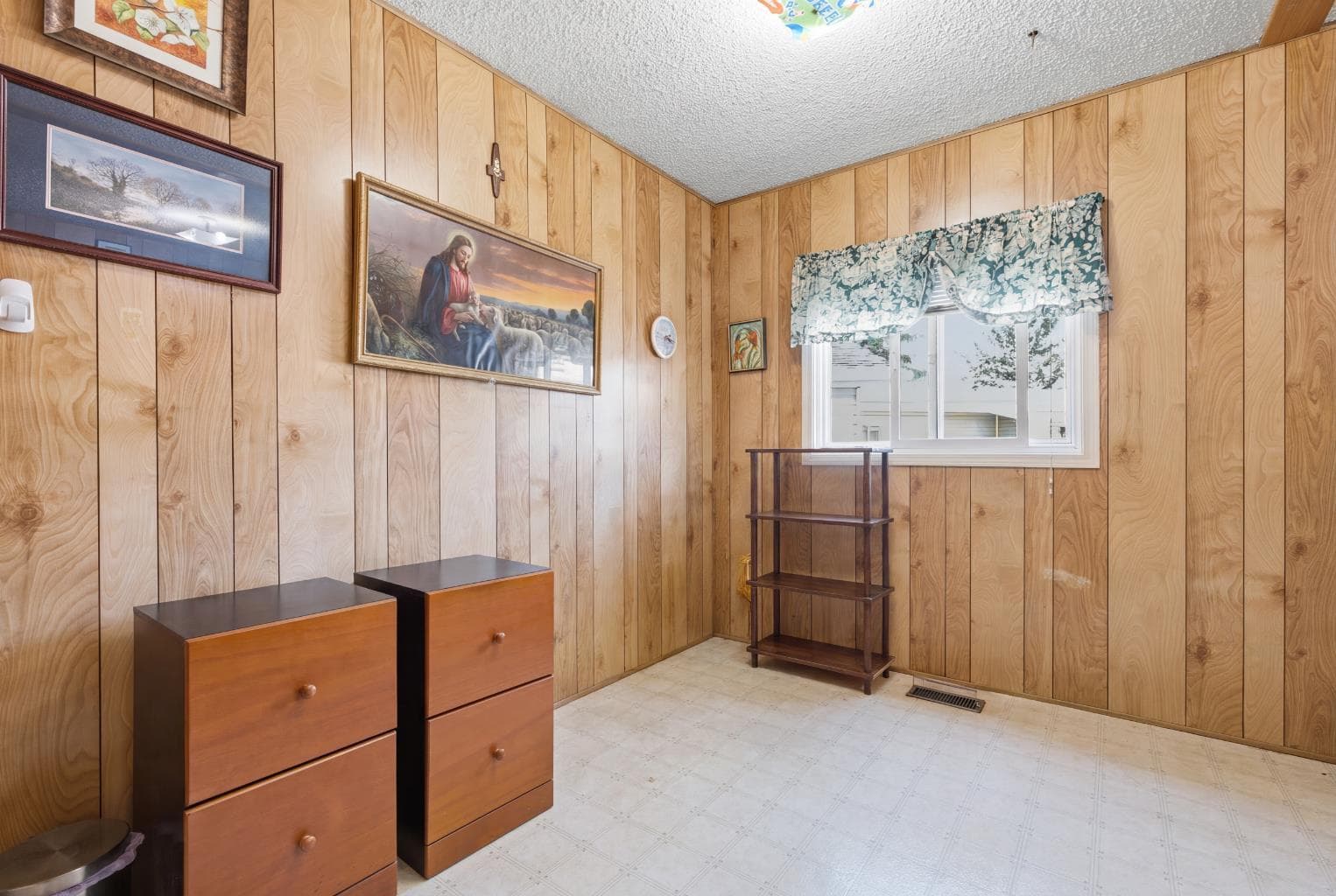 3011 Burroughs Manor NE