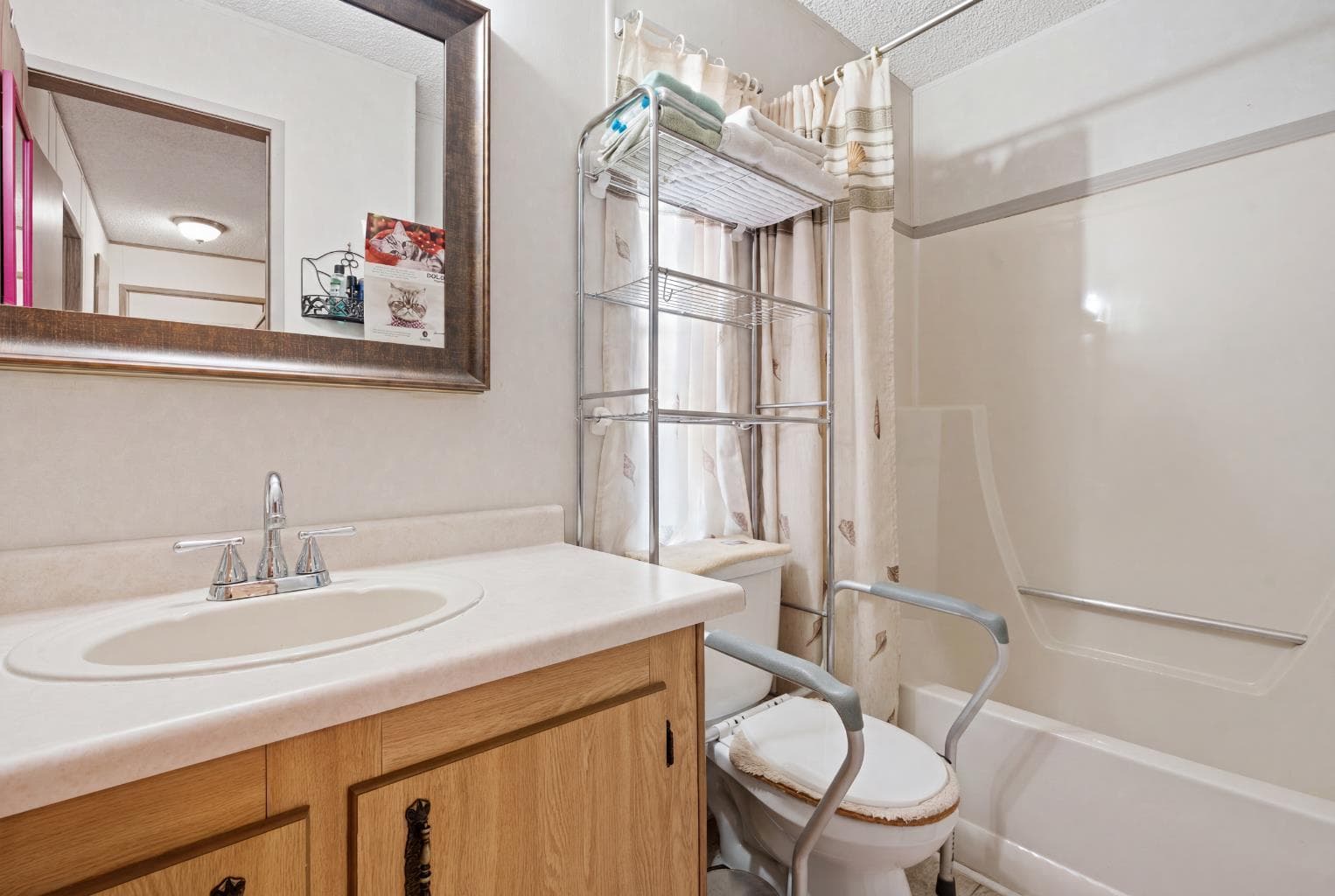 3011 Burroughs Manor NE
