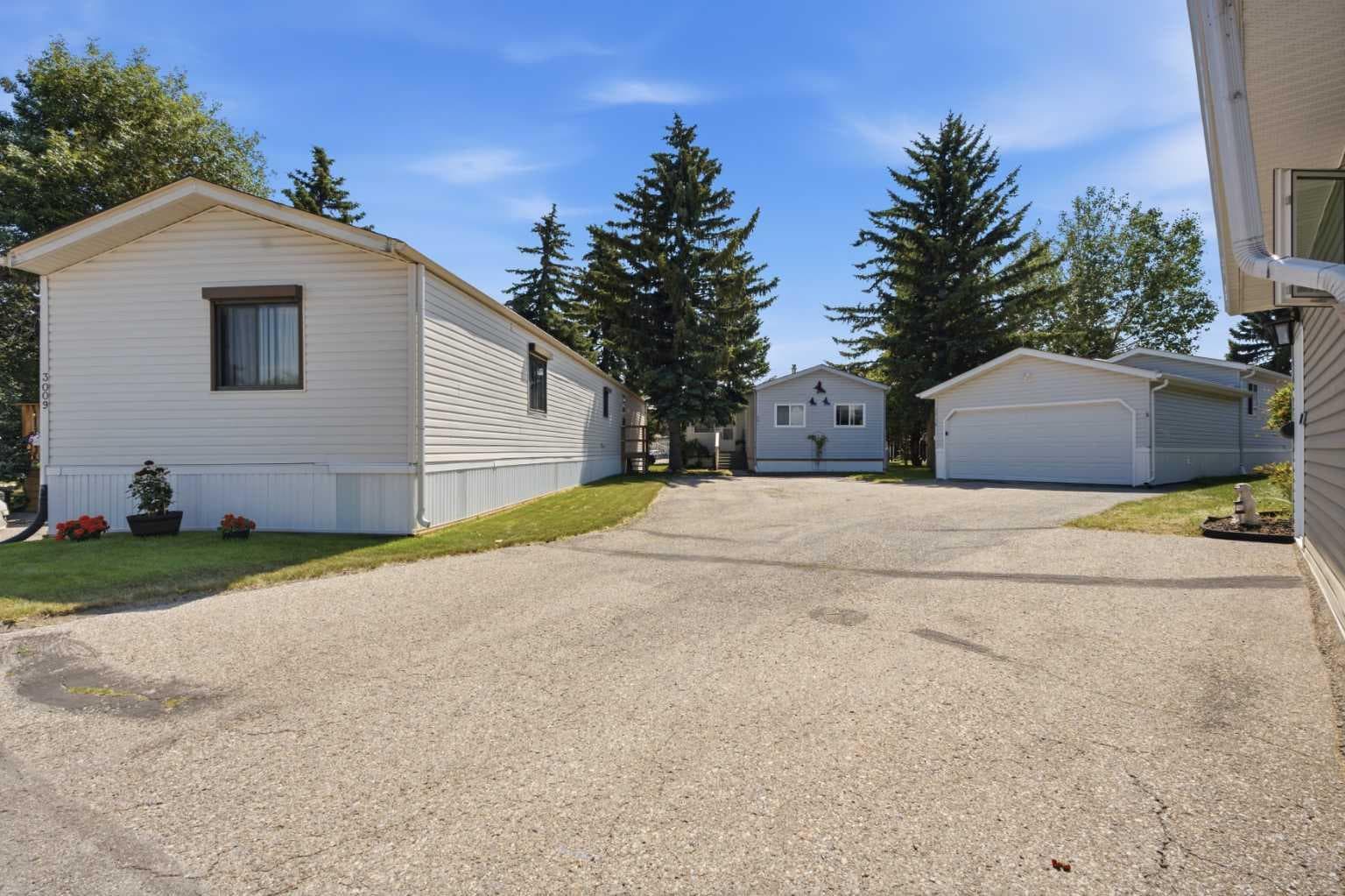 3011 Burroughs Manor NE