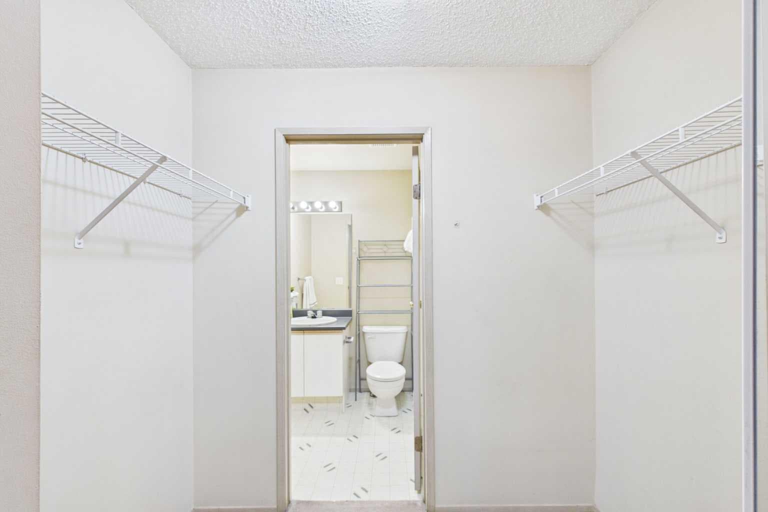 416, 21 Dover Point SE