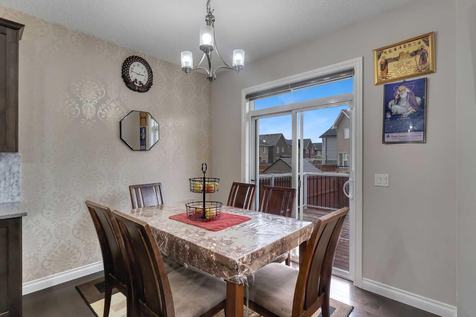 28 Saddlelake Common NE