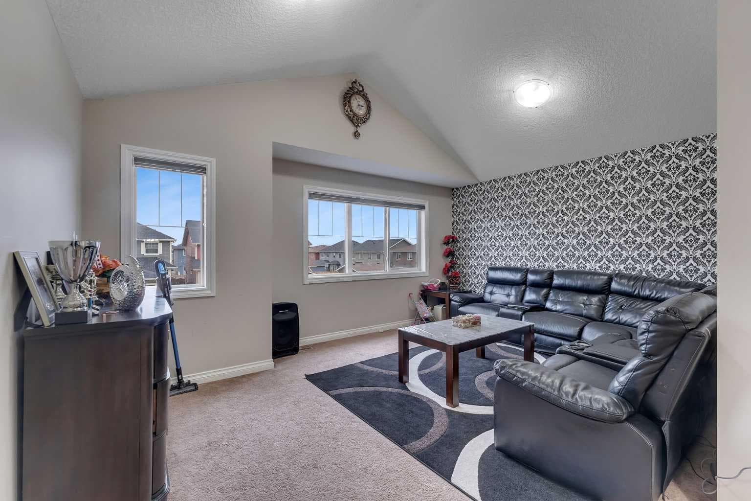 28 Saddlelake Common NE