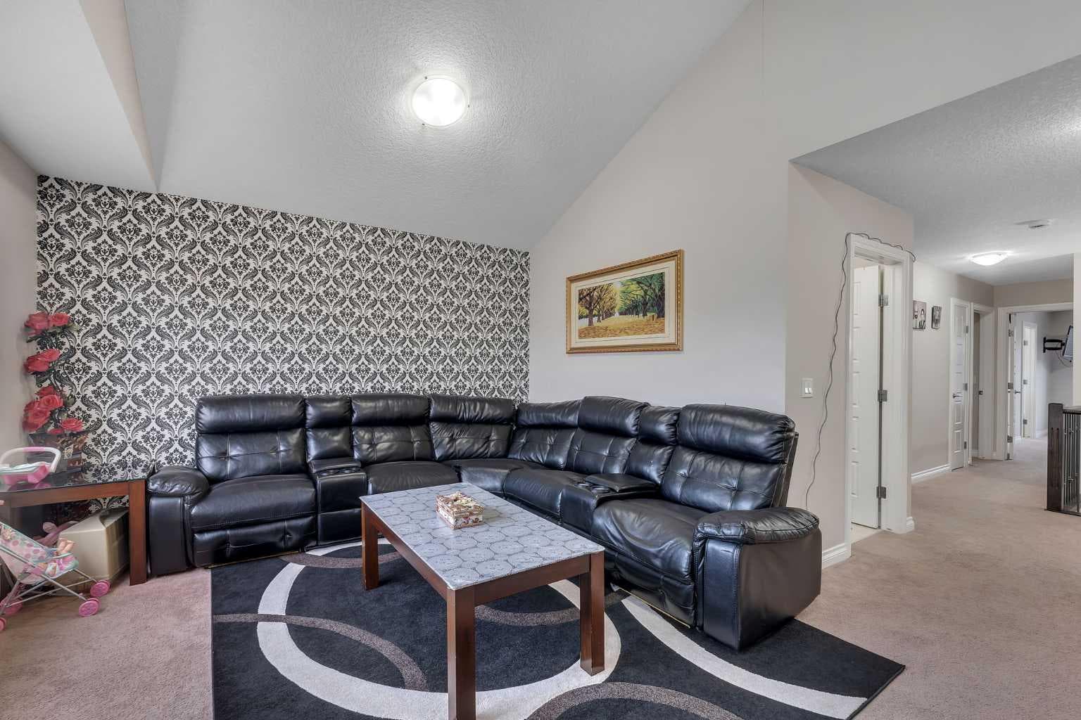 28 Saddlelake Common NE