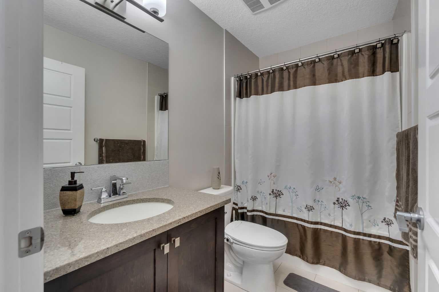 28 Saddlelake Common NE