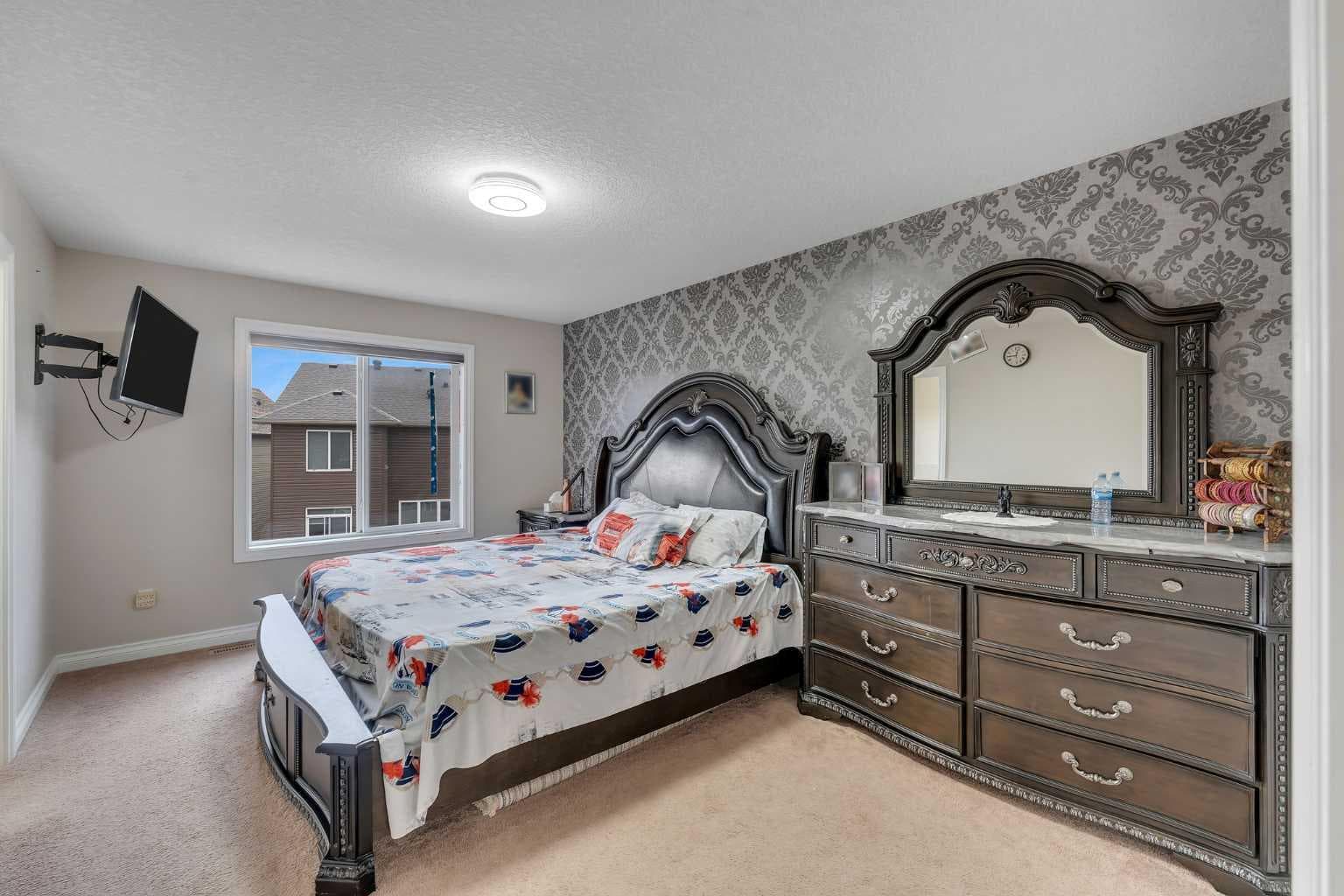 28 Saddlelake Common NE