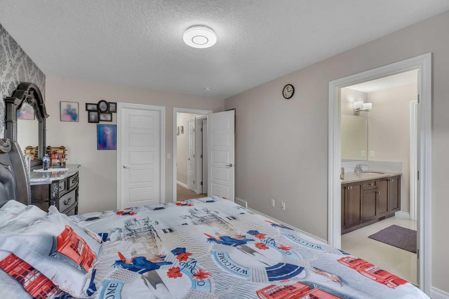 28 Saddlelake Common NE