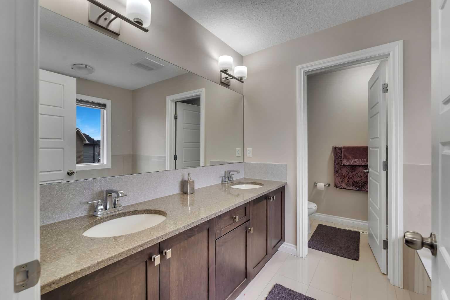 28 Saddlelake Common NE