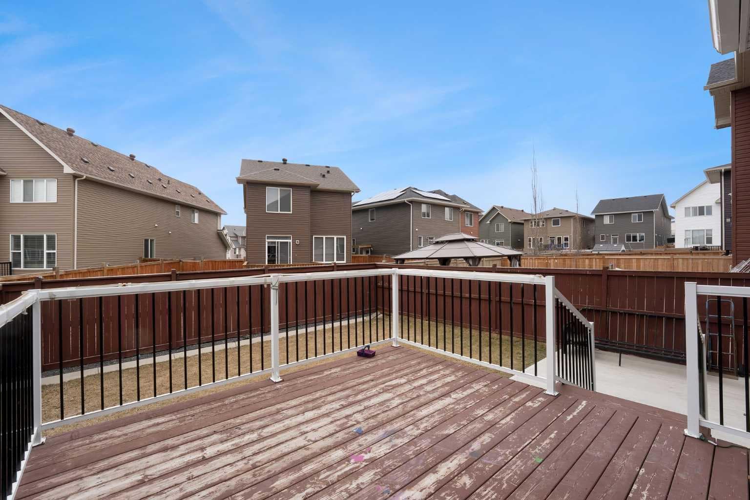 28 Saddlelake Common NE