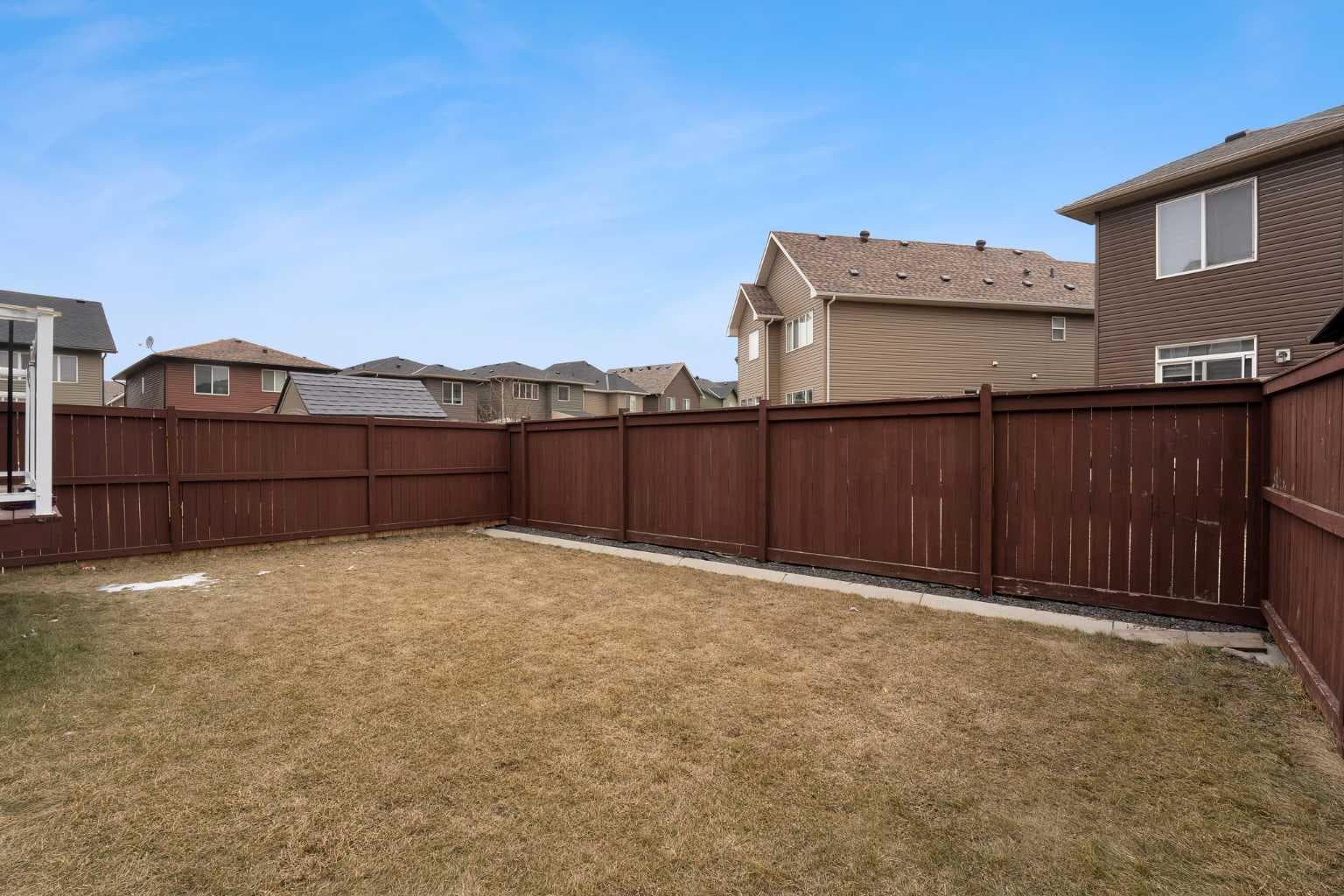 28 Saddlelake Common NE