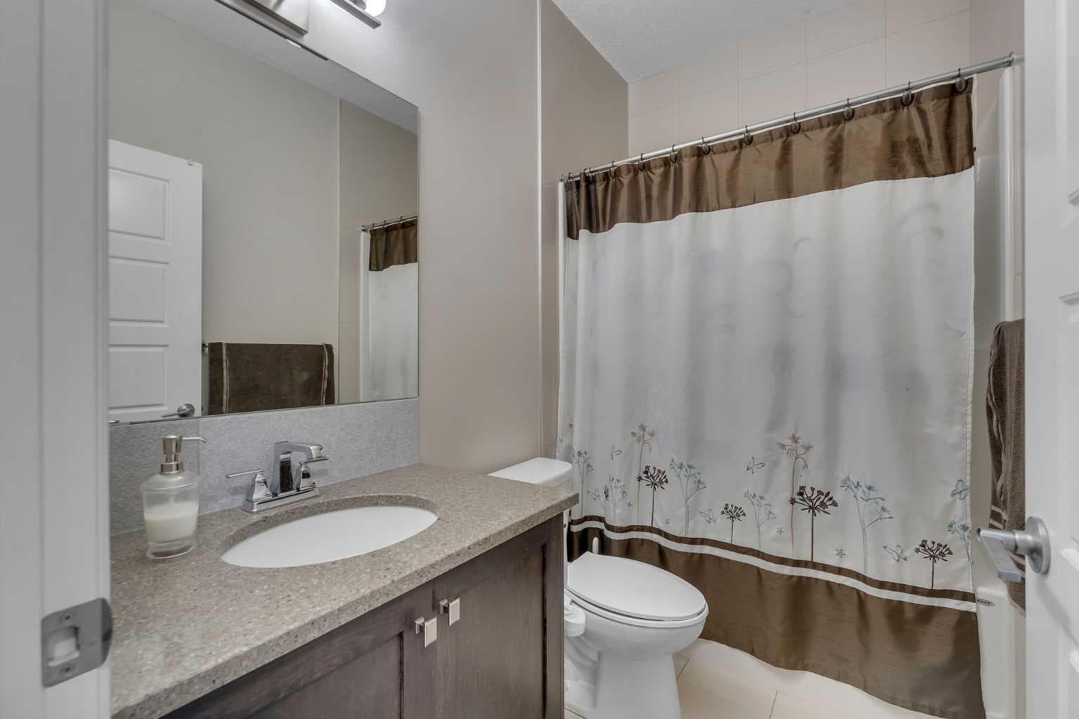 28 Saddlelake Common NE