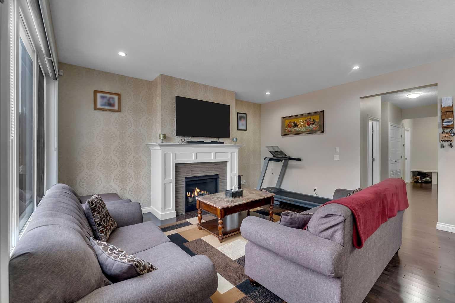 28 Saddlelake Common NE
