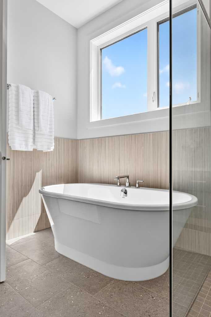 202, 140 Marina Cove SE