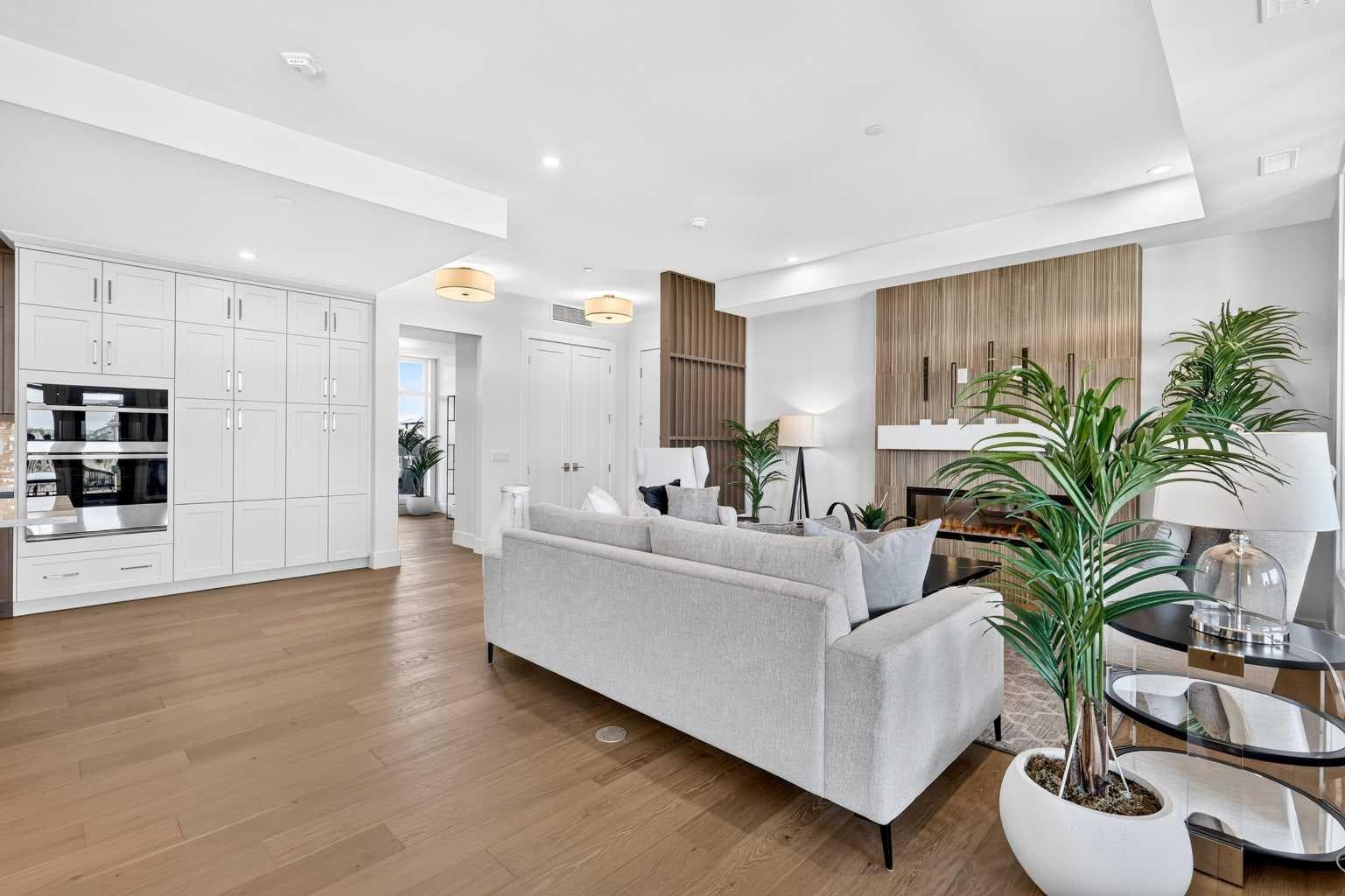 202, 140 Marina Cove SE