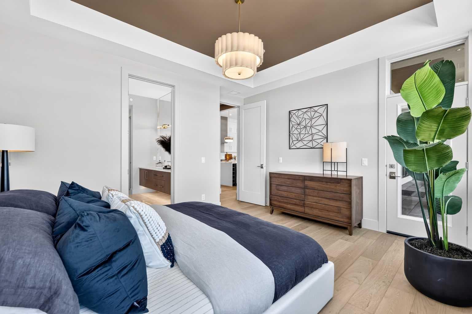302, 140 Marina Cove SE