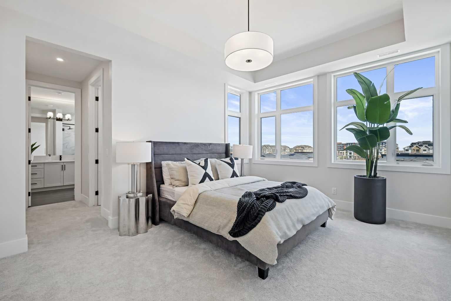 302, 170 Marina Cove SE