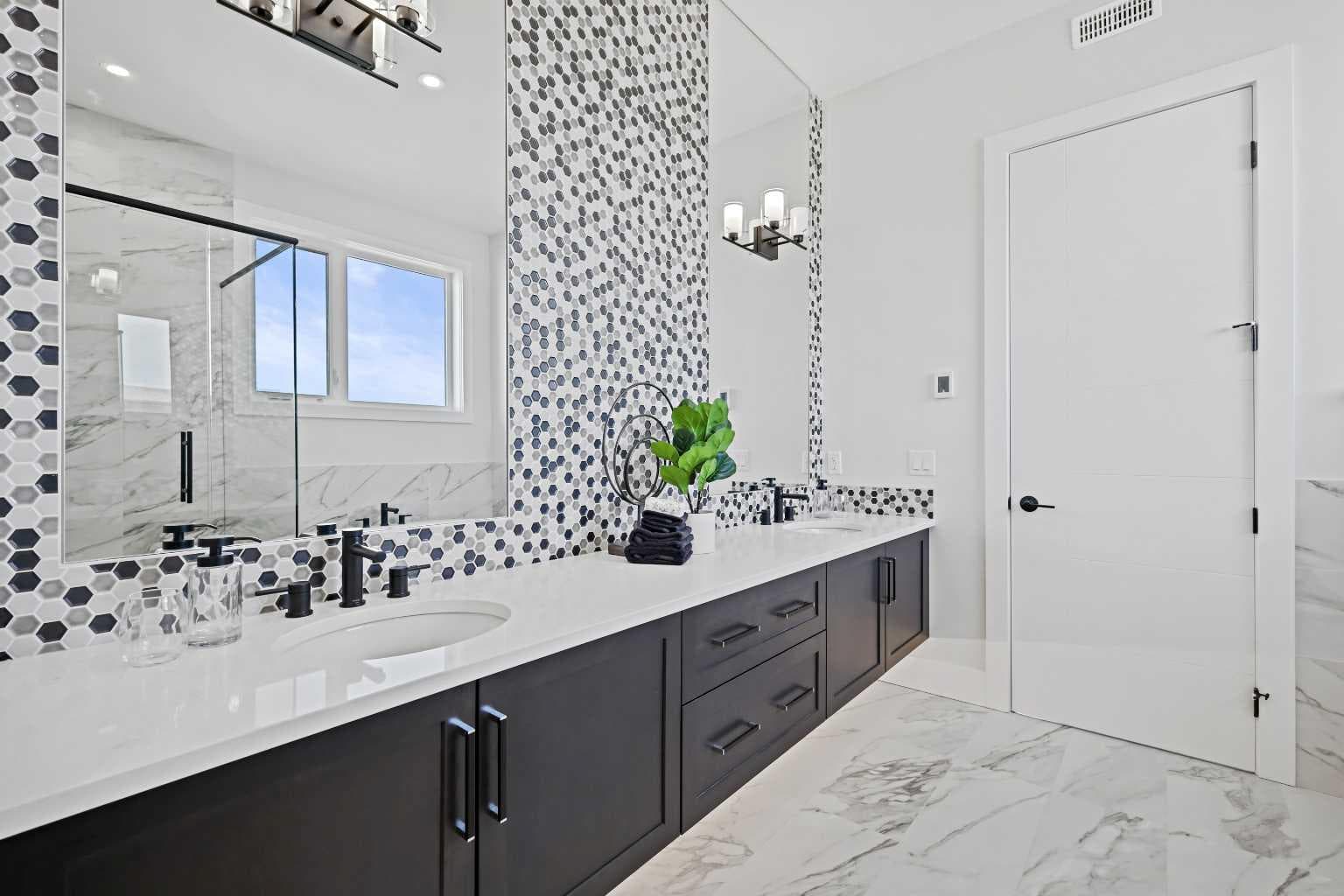302, 170 Marina Cove SE