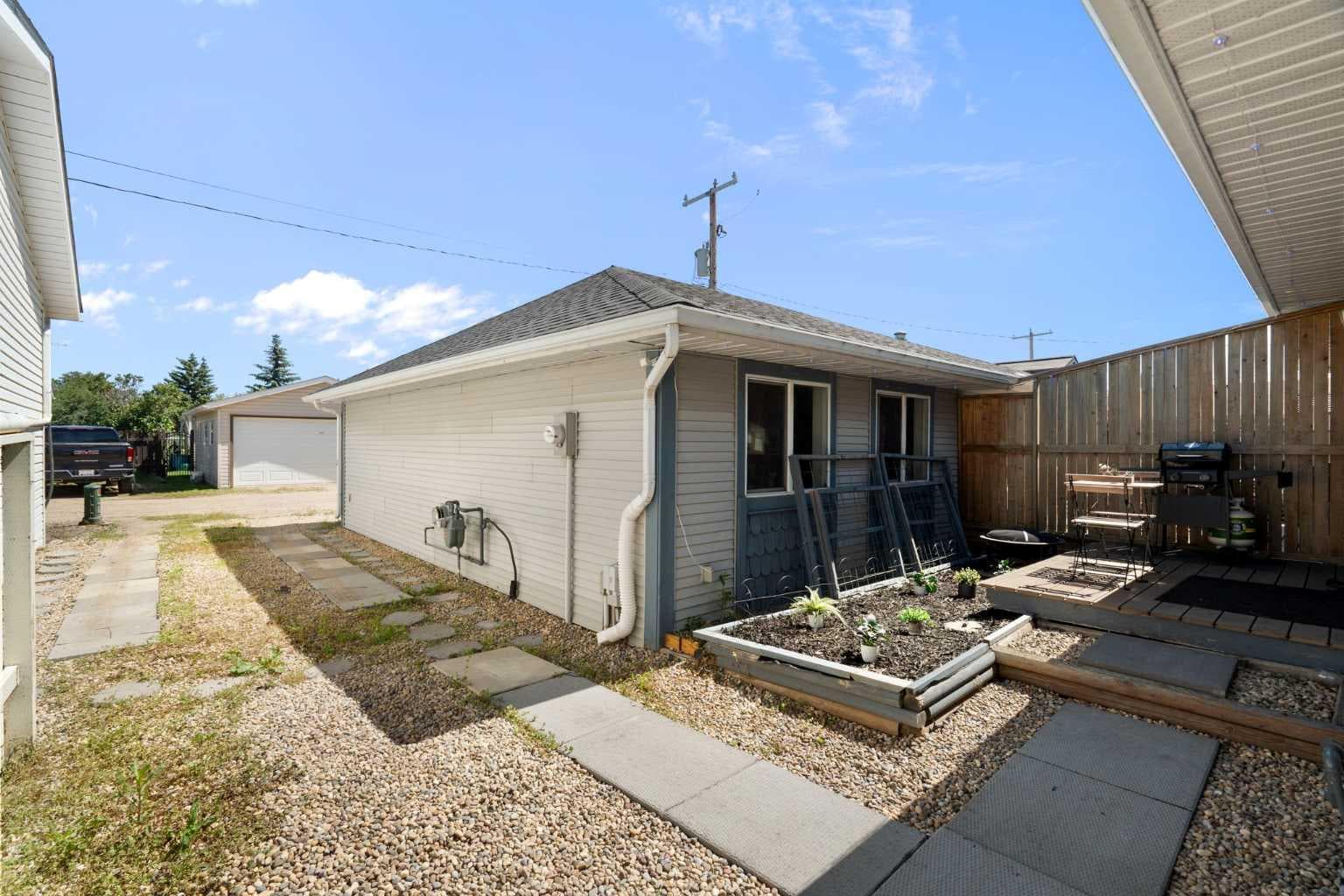 412 9 Street 
