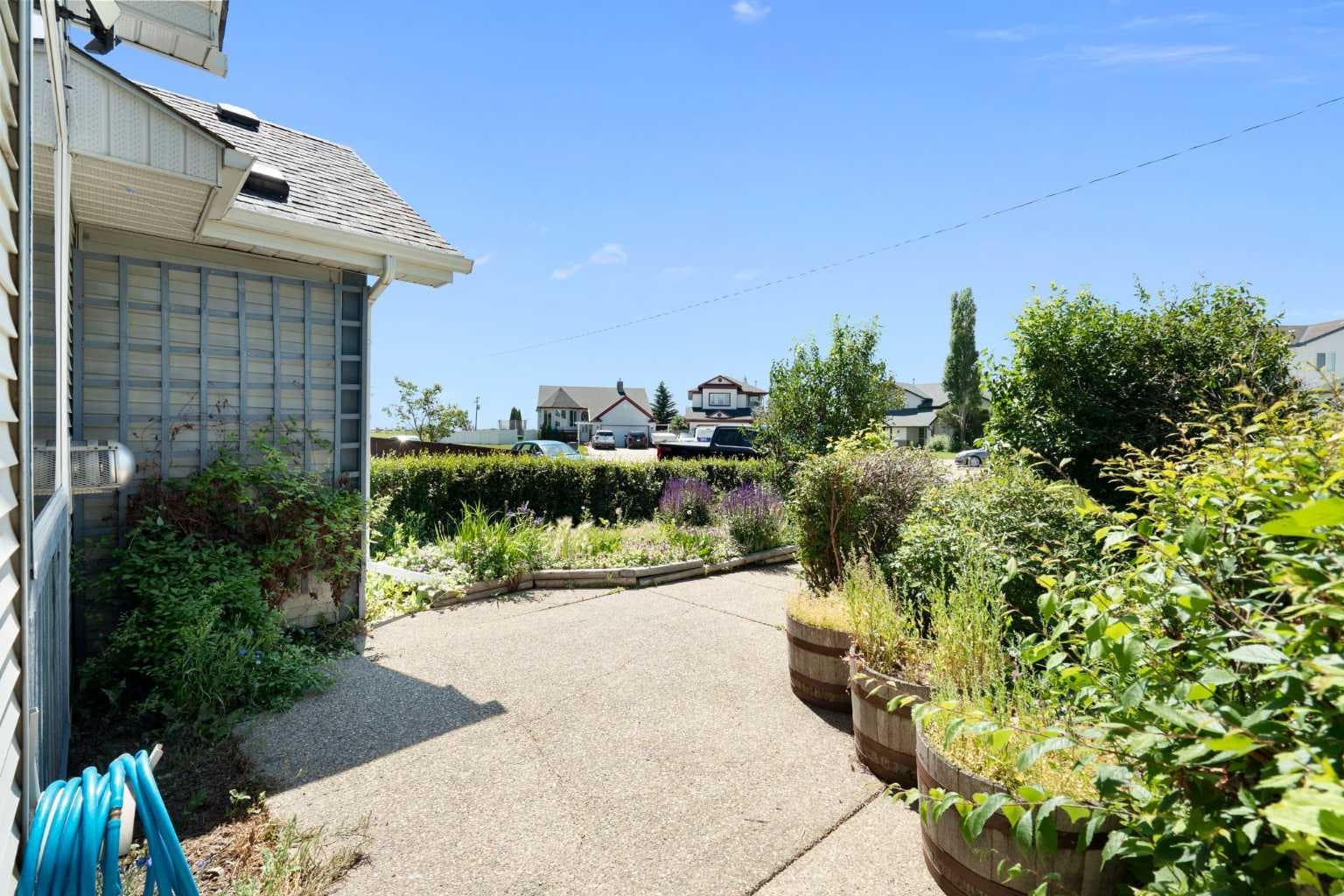 412 9 Street 