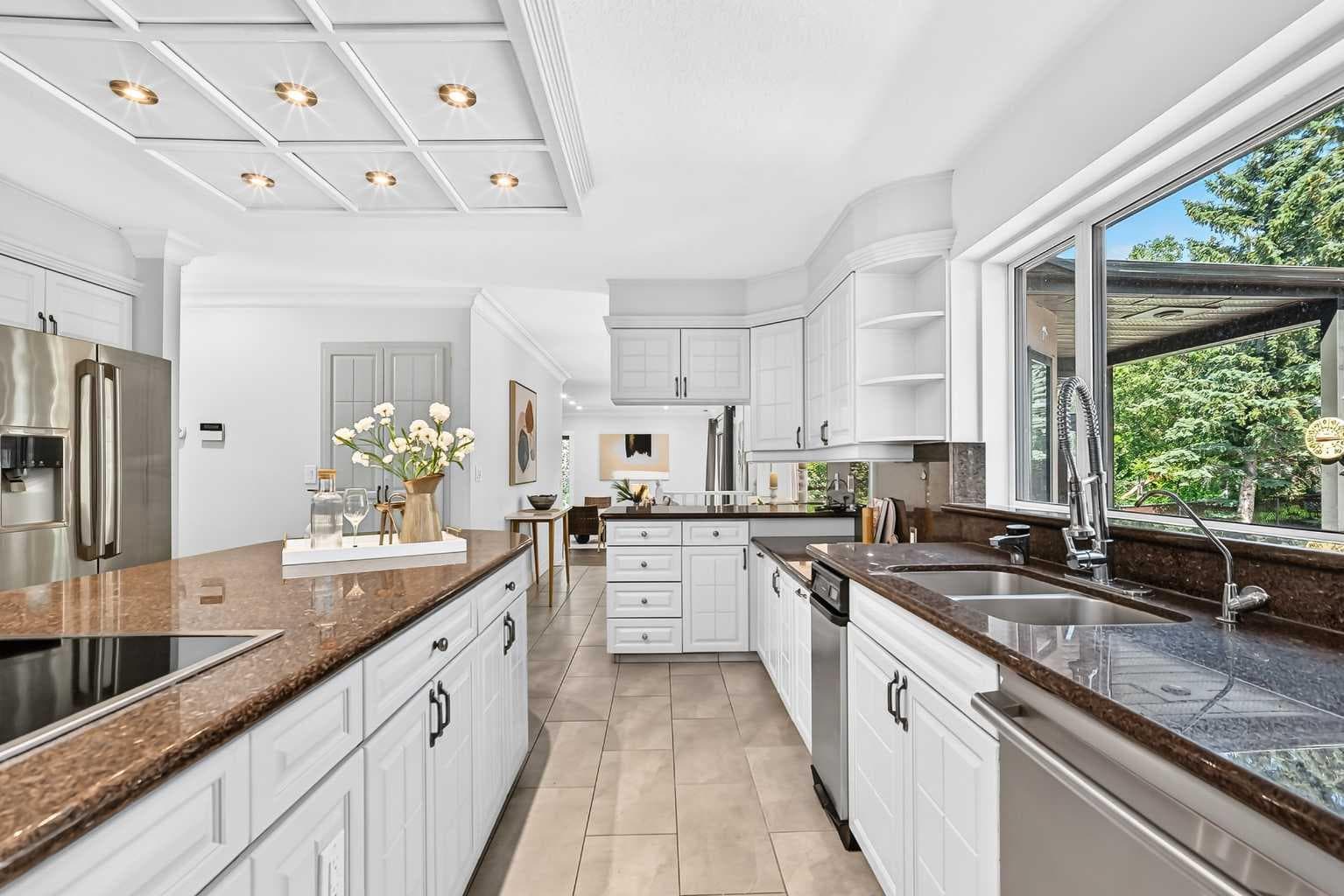 884 EAST CHESTERMERE Drive 