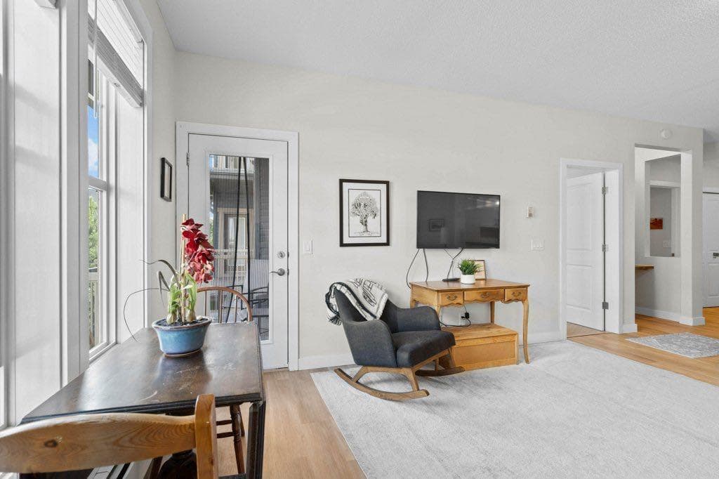 304, 201 Sunset Drive 