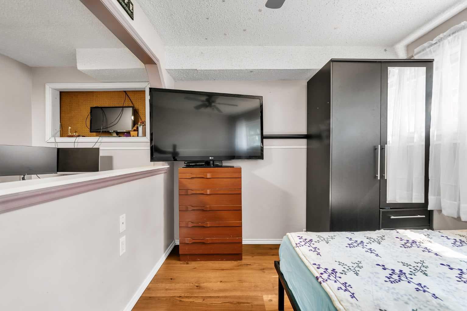 215 ERIN WOODS Drive SE