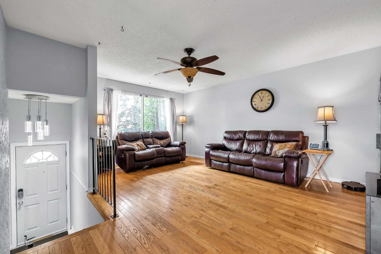 215 ERIN WOODS Drive SE