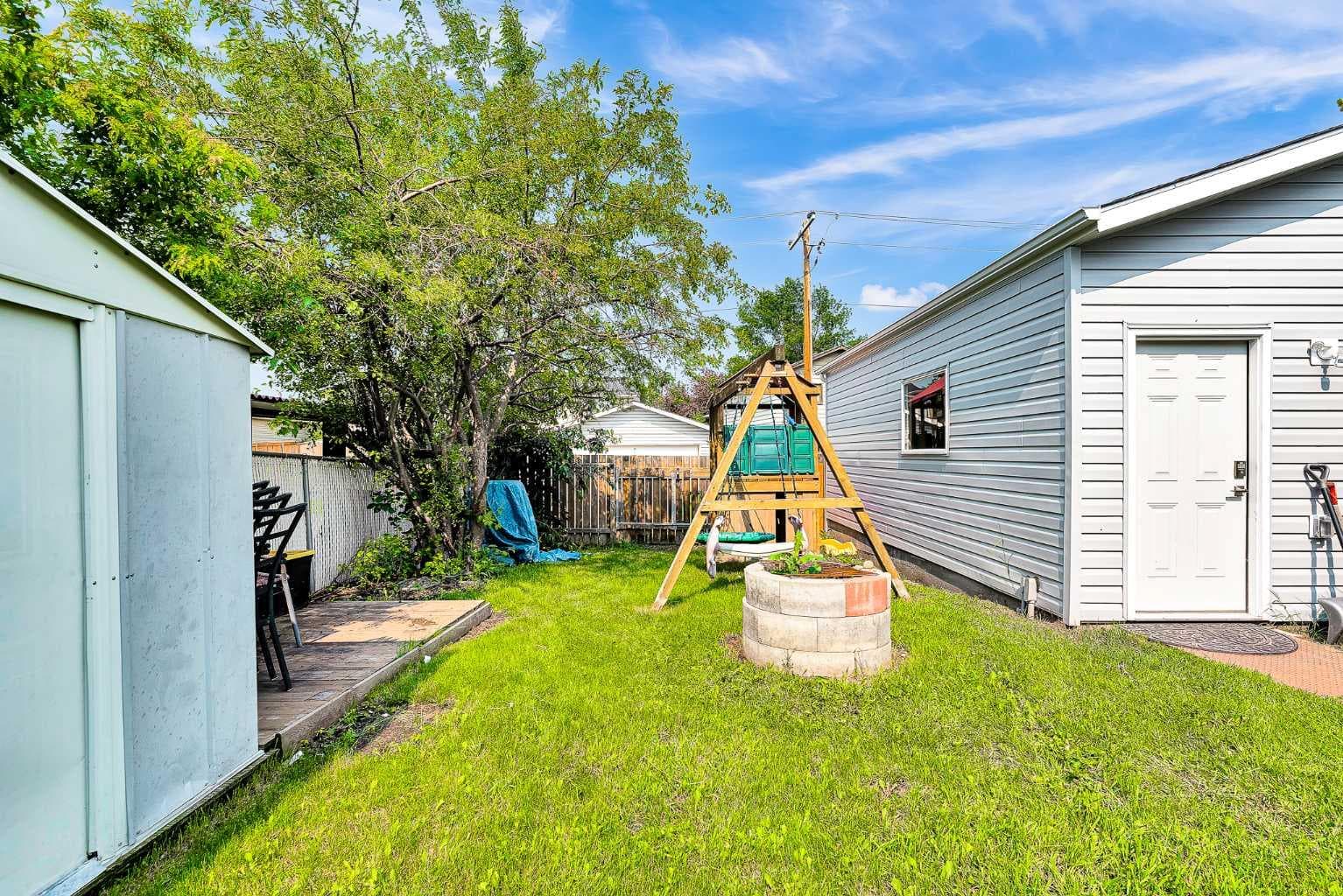215 ERIN WOODS Drive SE
