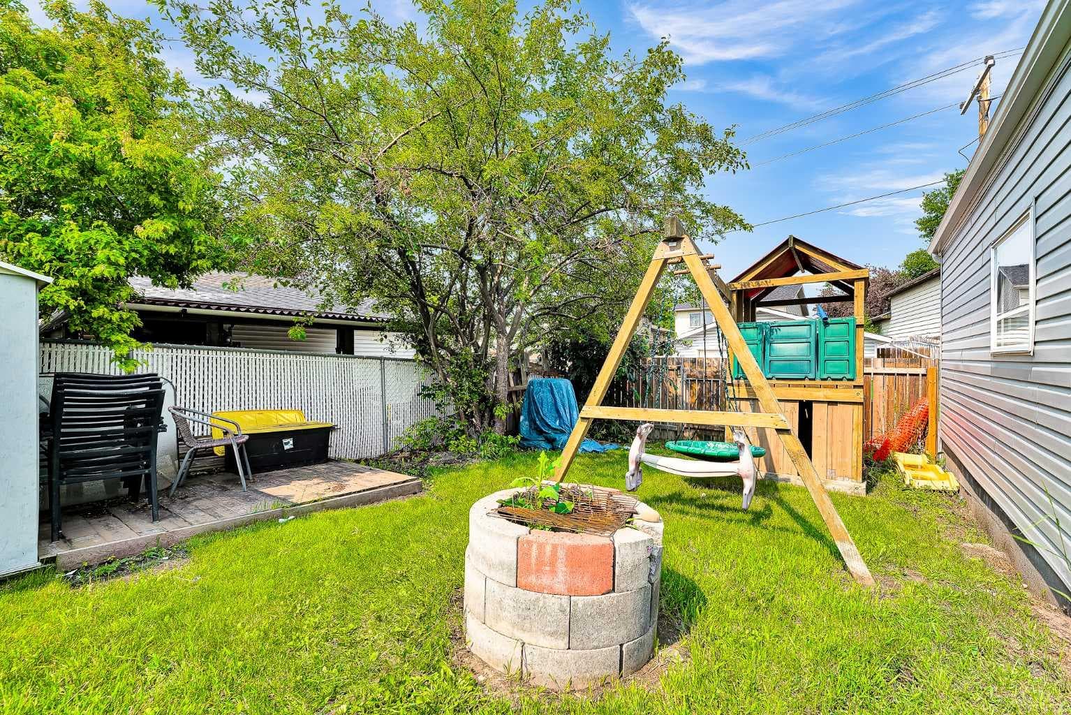 215 ERIN WOODS Drive SE