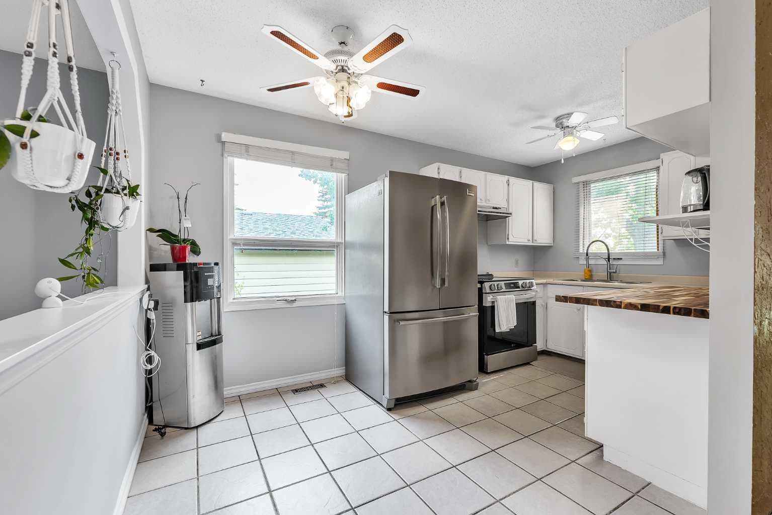 215 ERIN WOODS Drive SE