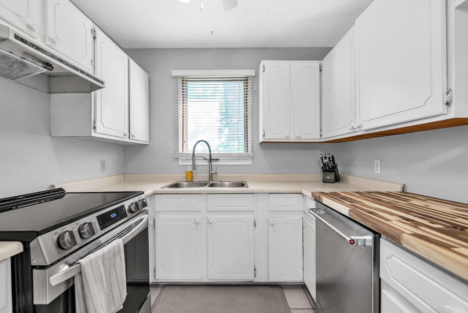 215 ERIN WOODS Drive SE