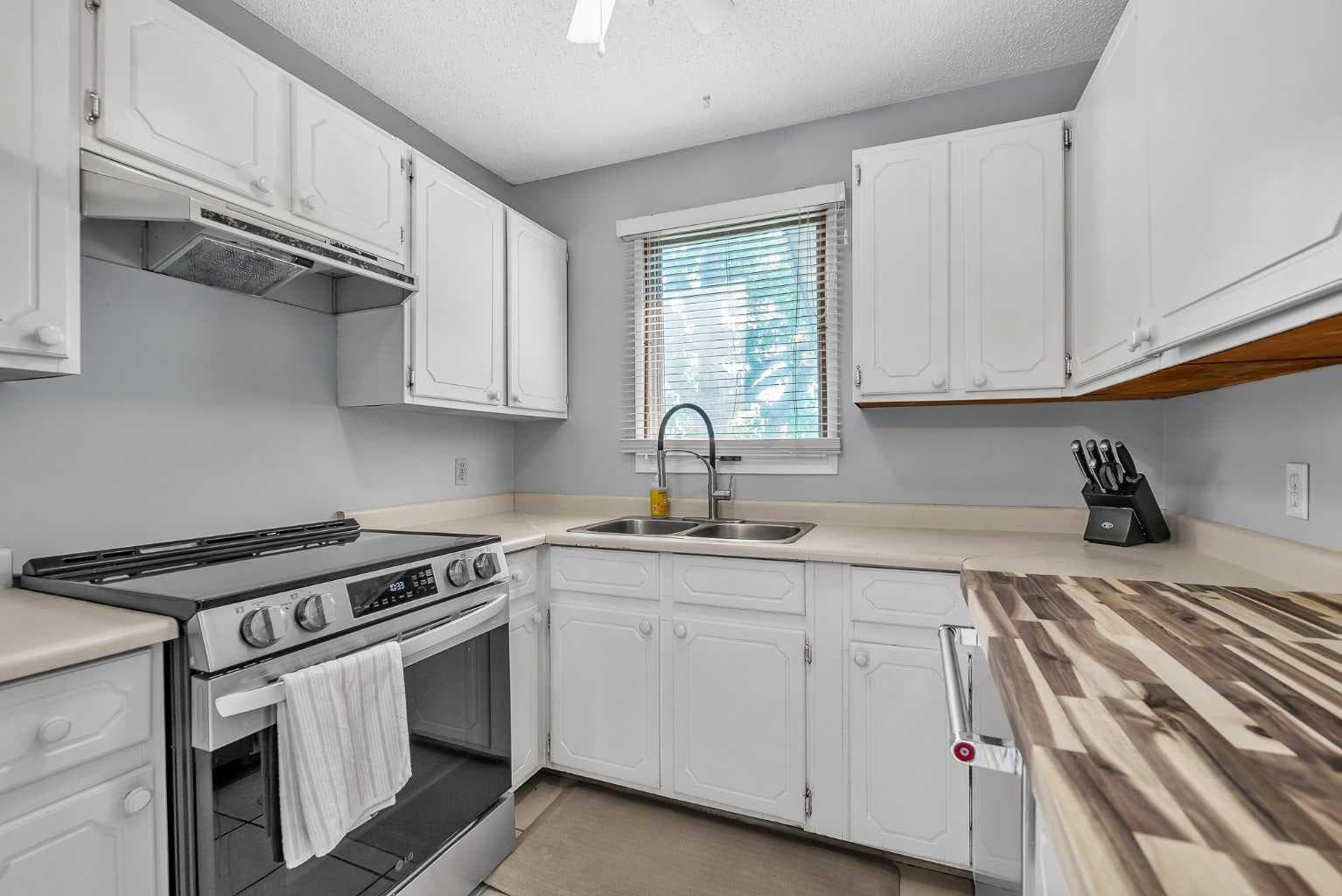 215 ERIN WOODS Drive SE