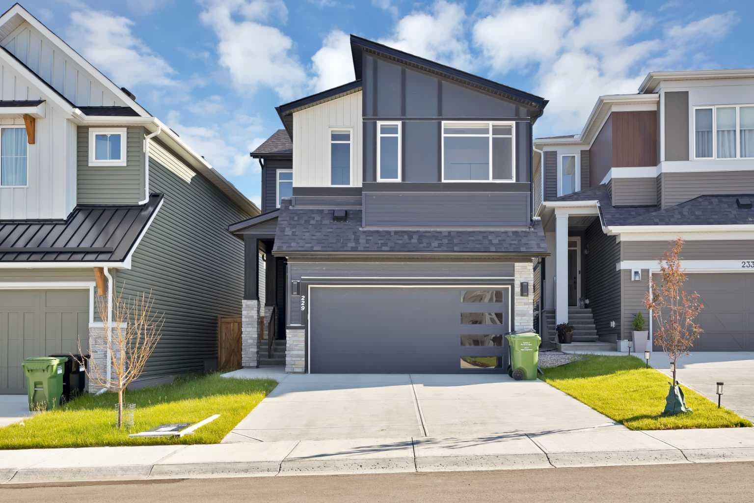 229 Calhoun Crescent NE