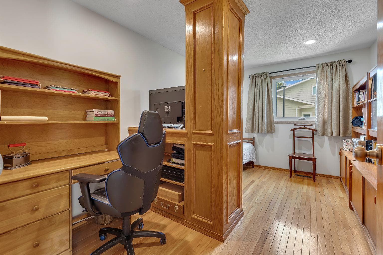 24 Woodgrove Crescent SW