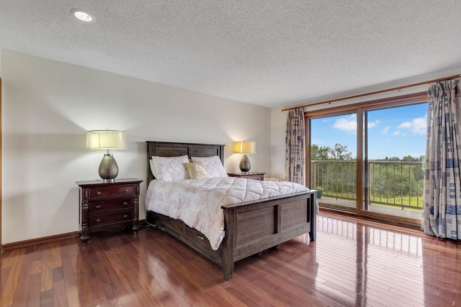24 Woodgrove Crescent SW