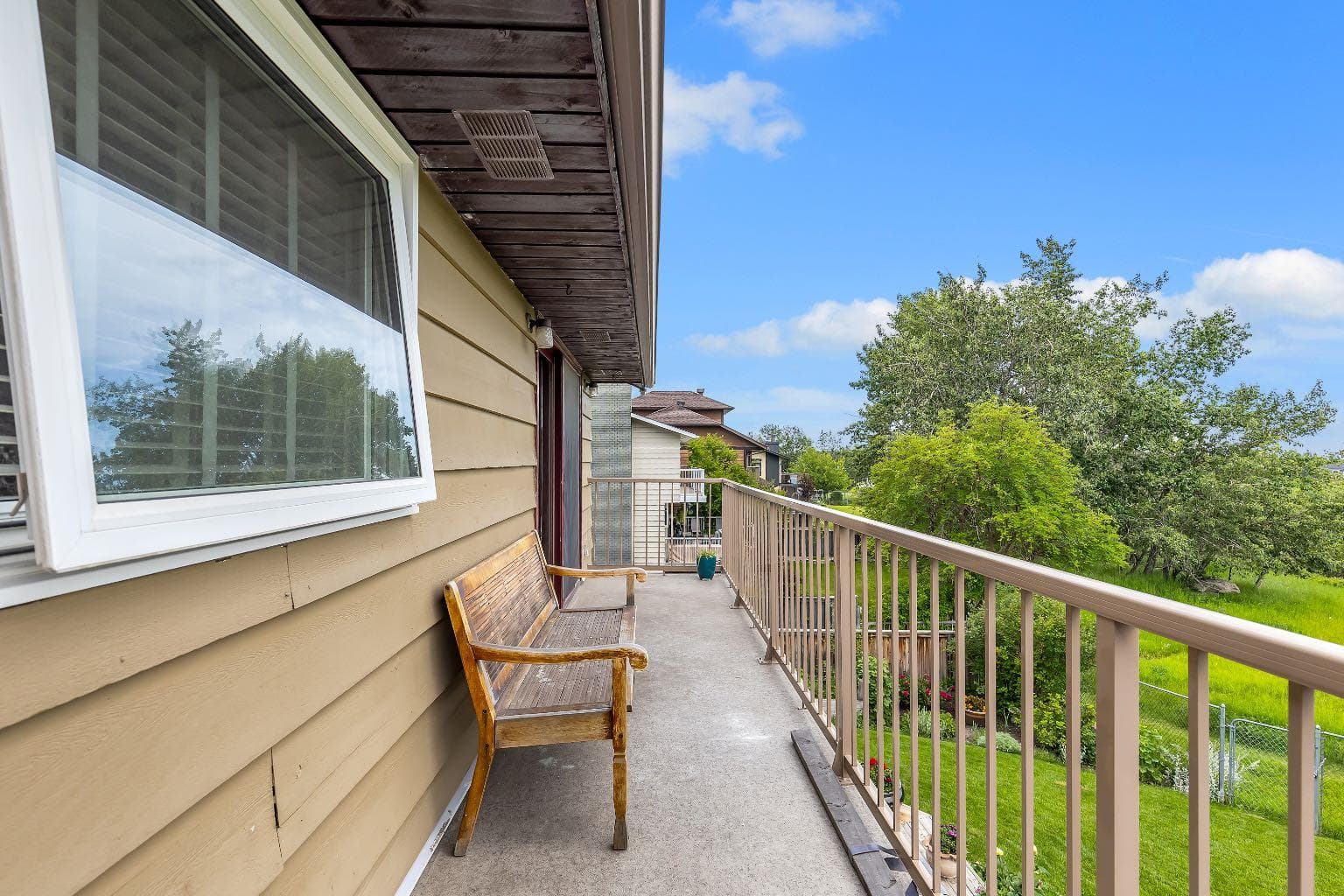 24 Woodgrove Crescent SW