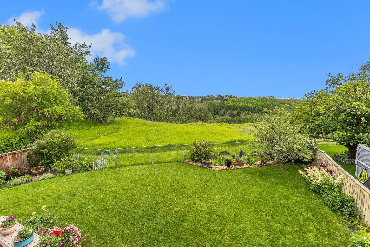 24 Woodgrove Crescent SW