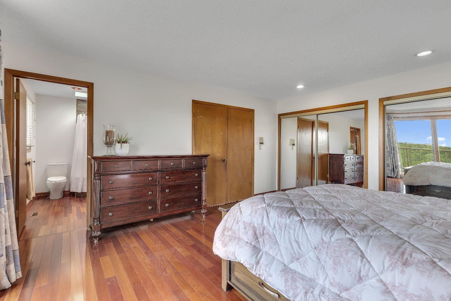 24 Woodgrove Crescent SW