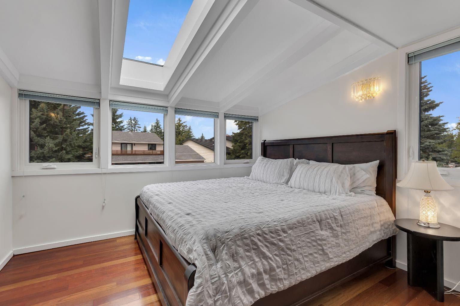 24 Woodgrove Crescent SW
