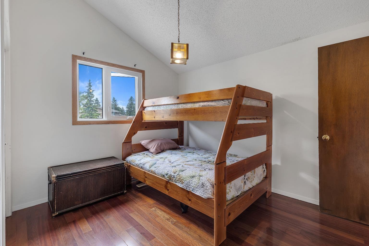 24 Woodgrove Crescent SW