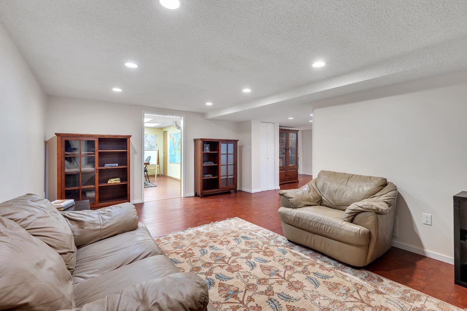 24 Woodgrove Crescent SW