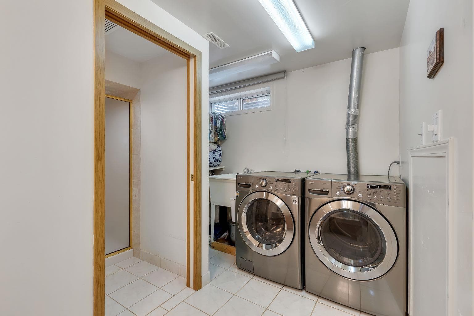24 Woodgrove Crescent SW