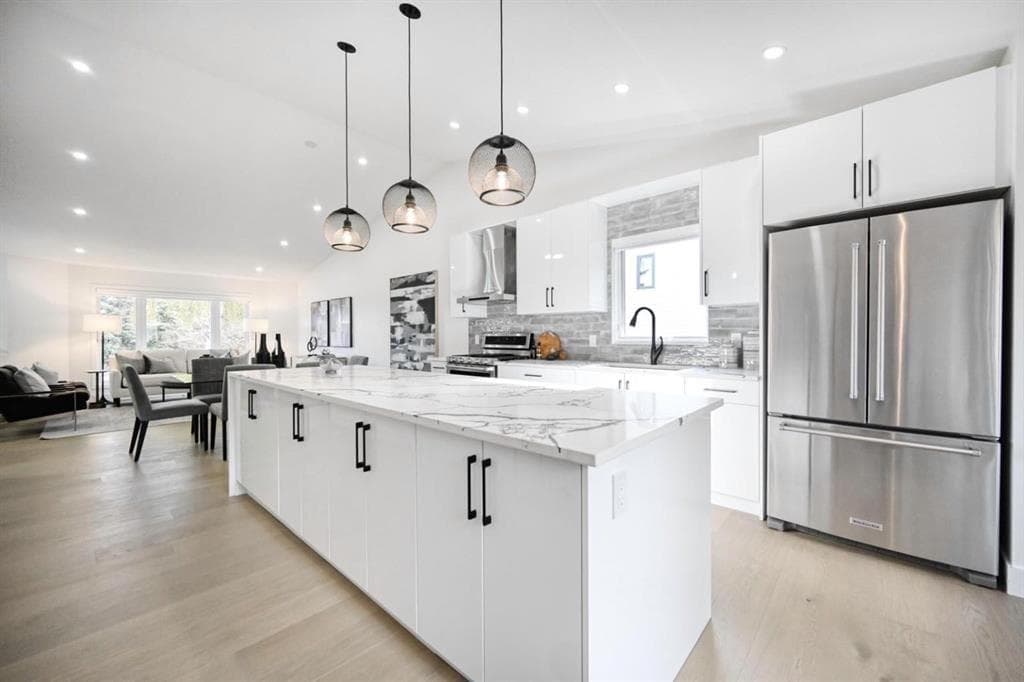 941 west chestermere Drive 