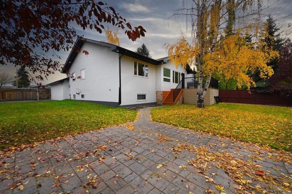 941 west chestermere Drive 