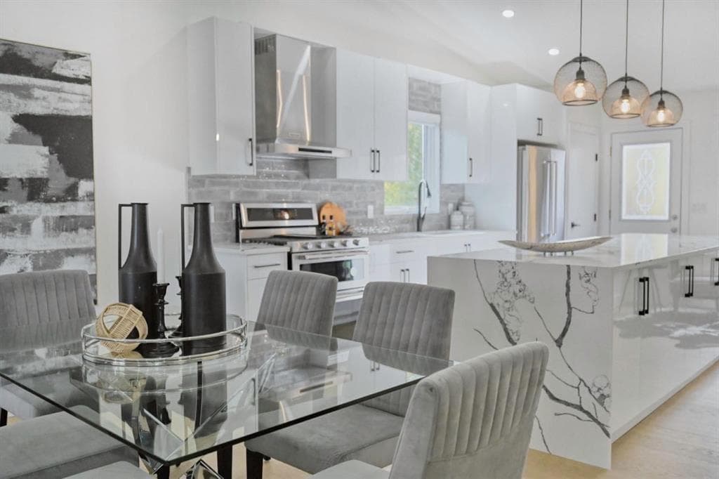 941 west chestermere Drive 