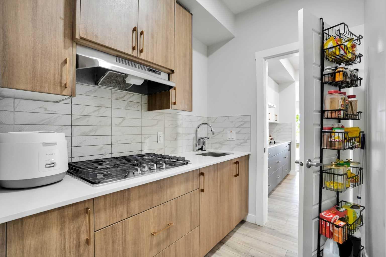 106 Amblehurst Way NW